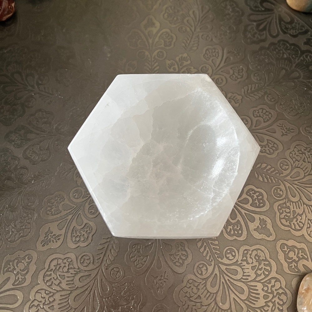 Mini White Selenite Hexagon Bowl - Picture 3 of 8